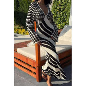 Robe en tricot à rayures diagonales, col en V, noir et écru, style fourreau, décontractée, pour tous les jours, couleur contrastée, lavable - Product Image 2