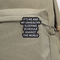 Épinglette en émail avec texte amusant sur fond noir pour veste, sac à dos et tenue quotidienne, accessoire de décoration de mode