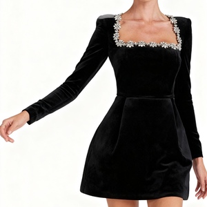 Vestidos Elegantes de Terciopelo de Seda con Cuello Cuadrado y Adornos de Diamantes para Mujer - Product Image 1