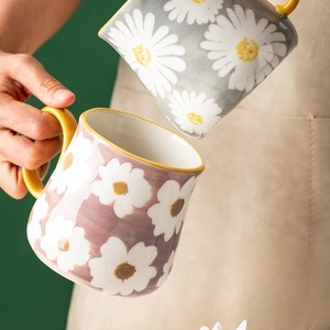 Regalo del <span class=keywords><strong>Día</strong></span> <span class=keywords><strong>de</strong></span> la madre Estilo moderno Pintado a mano Margarita Taza <span class=keywords><strong>de</strong></span> leche <span class=keywords><strong>de</strong></span> cerámica - Product Image 5