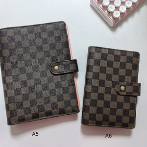 สมุดโน้ตหนังบรรจุซองจดหมายแบบซองครีมลายตาราง - Product Image 5