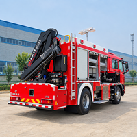 Camion de pompiers de secours d'urgence avec grue et système d'éclairage