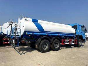 Camion à eau léger chinois 4X2 série Zz1167m4617 5cbm 290hp moteur camion-citerne à eau avec transmission et direction - Product Image 5