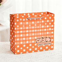 Nouveautés Sac en papier cadeau vente en gros bon marché sous-vêtements cosmétiques Shopping Emballage fourre-tout réutilisable directement de l'usine avec logo imprimé