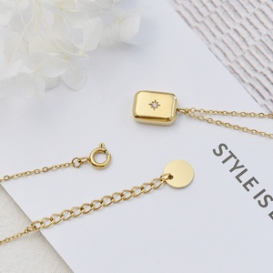Collier en acier inoxydable plaqué or PVD anti-allergique tendance 2024 pour femmes, vente en gros - Product Image 4