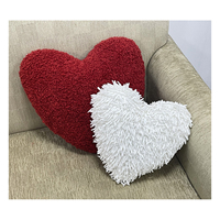 Vente en gros d'urnes, coussin en peluche en forme de cœur décoratif blanc et rose personnalisé
