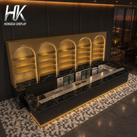 Comptoir de bar moderne à panneaux rainurés, design personnalisé, armoire de rangement en marbre, casier à vin arqué LED, durable, facile à nettoyer