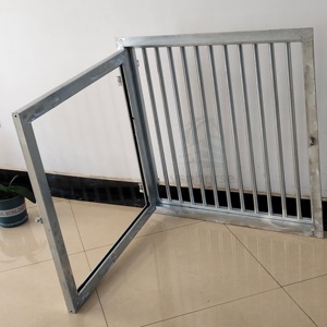 Fenêtre d'écurie pour chevaux, barres en acier renforcées, fenêtre de ventilation pour écurie, conçue pour les structures d'écurie durables en extérieur - Product Image 1