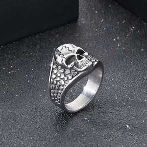 <span class=keywords><strong>Retro</strong></span> Herren Domine ering Edelstahl Schmuck <span class=keywords><strong>Gothic</strong></span> Schädel <span class=keywords><strong>Punk</strong></span> Daumen Ring Mode <span class=keywords><strong>Retro</strong></span> Biker Ring Schmuck Ring für Männer - Product Image 1