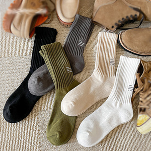 Chaussettes de basketball en coton épais SB1214 avec absorption de la transpiration et imprimés lettres, pour porter mi-mollet ou jusqu'aux chevilles - Product Image 2