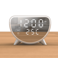 Produits multifonctionnels Station de charge de bureau 15W Chargeur rapide Température Horloge numérique avec chargement sans fil pour iPhone