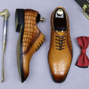 Chaussures en cuir souple pour hommes, élégantes et luxueuses, avec une texture mate et un design rétro à bout rond, style rarement vu - Product Image 2