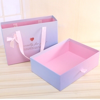 Kotak Hadiah Karton Mewah untuk Natal dan Hari Valentine dengan Pegangan Pita, Kotak Kertas Kaku Kustom untuk Kemasan