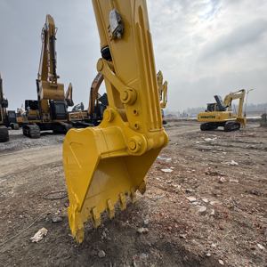 Excavatrice PC240LC de 24 tonnes avec moteur Cummins et pompe, faible nombre d'heures, pour flotte de société de location en Asie du Sud-Est et en Afrique de l'Ouest - Product Image 6