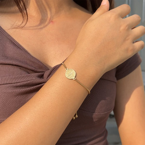 Pulsera <span class=keywords><strong>de</strong></span> Cadena Ajustable <span class=keywords><strong>de</strong></span> Acero Inoxidable Chapada en Oro <span class=keywords><strong>de</strong></span> 18K con Medalla Católica para Hombre y Mujer - Product Image 2