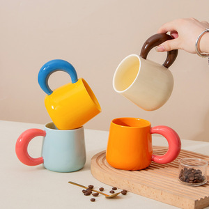 Mug en céramique sur mesure, design bicolore avec poignée, impression sérigraphique, cadeau d'entreprise, qualité supérieure - Product Image 1
