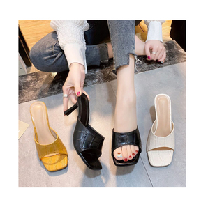 X nuove pantofole estive le donne indossano <span class=keywords><strong>tacchi</strong></span> <span class=keywords><strong>alti</strong></span> a punta quadrata, mezze sandali a Stiletto - Product Image 1