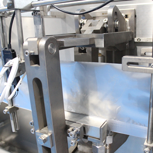 Machine de remplissage et d'emballage automatique de sachets de matcha ketchup et de miel Machine d'emballage de sachets de shampoing pour hôtel - Product Image 3