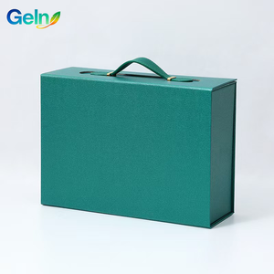 Caixa de Presente Dobrável de Papel Verde Luxuosa com Alça, Embalagem Plana, Magnética, Impressa, Portátil e com Relevo – Atacado, Pronta Entrega - Product Image 1