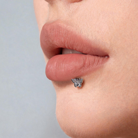 Anting-anting labret kupu-kupu bertekstur perak, terbuat dari baja bedah 316L, untuk tindik bibir, Monroe, Medusa, Helix, Tragus, ukuran 16G (satu set)