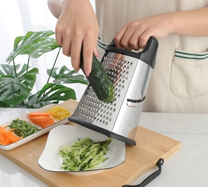 Besafe <span class=keywords><strong>Râpe</strong></span> <span class=keywords><strong>à</strong></span> fromage <span class=keywords><strong>professionnelle</strong></span> 4 faces en acier inoxydable pour cuisine manuelle pour <span class=keywords><strong>parmesan</strong></span> légumes gingembre - Product Image 6