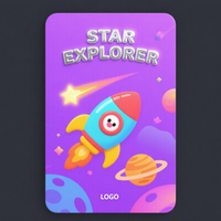 Las tarjetas de regalo de plástico personalizadas con logotipos y códigos de barras QR o rayas magnéticas son impresas por fabricantes de impresión chinos