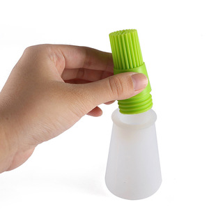 Brosse à huile de barbecue 2-en-1 en silicone durable de haute qualité avec bouteille graduée et couvercle, résistante à la chaleur, compatible lave-vaisselle, pour la maison, les restaurants et les boulangeries - Product Image 4