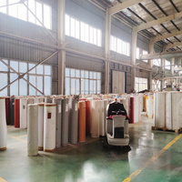Film de thermoformage PVC, fourni directement par l'usine, diverses couleurs et motifs, texture excellente pour les meubles, les portes de placards et les panneaux.