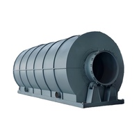 L'usine de pyrolyse des pneus usagés utilise une petite machine pour obtenir de l'huile et du noir de carbone