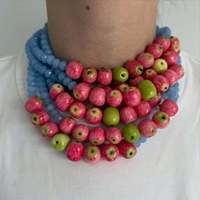 Collier en métal avec perles de fruits verts et rouges style Instagram, bijou minimaliste et frais