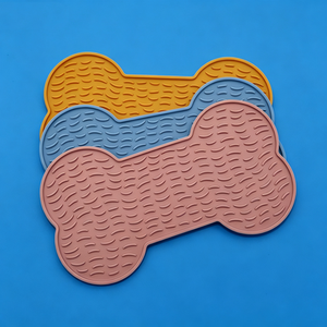 Tapis à lécher en silicone de qualité supérieure pour chiens et animaux de compagnie, distributeur lent, nouveau design, vente en gros - Product Image 6