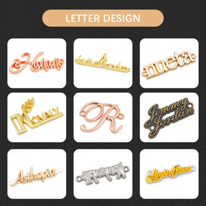 Fábrica Aleación de zinc Oro brillante Logotipo grabado Nombre personalizado Tamaño Metal Ropa Hijab Marca Etiqueta Camiseta - Product Image 6