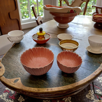 Ensemble de table en céramique de luxe de style classique Assiette à glaçure en relief et bol polyvalent Matériau en grès de conception portable