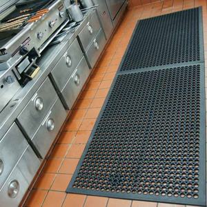 Tapis de cuisine antidérapants en caoutchouc avec trous de drainage commerciaux - Product Image 3