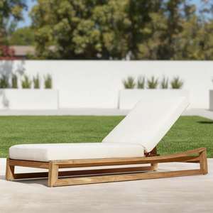 Tumbonas de Madera de Teca para Relajarse al Aire Libre en la Piscina de un Hotel de 5 Estrellas - Product Image 1