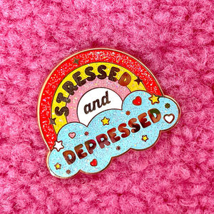 เข็มกลัดโลหะเคลือบทองแบบกำหนดเอง ราคาถูกจากจีน ขายส่ง สำหรับติดเสื้อ หมวก ปกเสื้อ พร้อมโลโก้ ประดับกลิตเตอร์  แบบแข็งและแบบอ่อน - Product Image 1