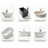 Baignoire autoportante en marbre Nero Marquina veiné or et noir, luxueuse et moderne, pour salles de bain d'hôtels et villas haut de gamme