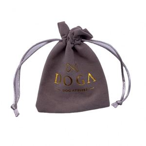 Sac en velours noir personnalisé 7x9cm avec impression croix dorée pour bijoux catholiques, chapelets et bracelets – Fournisseur direct usine - Product Image 6