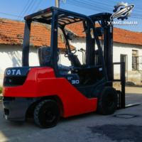 Chariot élévateur Toyota 8FD30 d'occasion en stock, moteur 1DZ-II d'origine pour la manutention de marchandises lourdes en usine et au port, prix bas