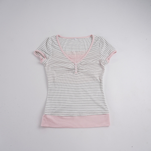 T-shirt côtelé rayé à col en V et bordure en dentelle pour femme, coupe ajustée, manches courtes, style décontracté Y2K - Product Image 6