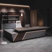 Bureau de direction moderne et minimaliste de luxe, bureau de PDG en bois haut de gamme avec éclairage LED, table de direction élégante et contemporaine