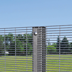 中国流行的监狱机场花园道路安全粉末涂层安全栅栏面板358顶部高安全栅栏上的铁丝网 - Product Image 1