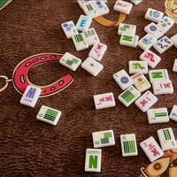 Set Mahjong Amerika Pesanan Khusus dengan Jimat Keberuntungan - Ubin Mahjong Akrilik Lipat 160 Buah Warna Putih Cerah Ramah Lingkungan dan Portabel