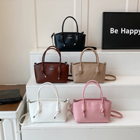 Tas Selempang Wanita Model Clutch Kecil dengan Pegangan Atas dan Tutup Tunggal, Tas Bahu Modis 2025