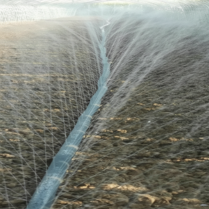 Tuyau d'irrigation PE à 3 trous à flux gravitaire pour l'agriculture et l'irrigation dans les régions en développement - Product Image 1