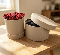 Boîte cadeau ronde en carton rigide écologique avec finition mate pour les décorations de mariage et de la Saint-Valentin