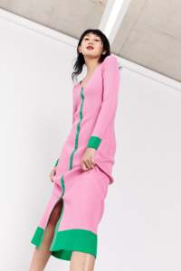 Abito Midi con logo personalizzato da donna lavorato a <span class=keywords><strong>maglia</strong></span> rosa abbottonato - Product Image 2