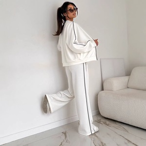 Nouvel Arrivage Personnalisé en Usine : Ensemble Athleisure Femme avec Sweat à Capuche Zippé à Passepoil Contrastant et Pantalon Large, Logo Personnalisé - Product Image 4