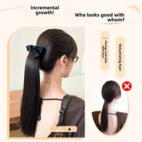 Une perruque authentique en cheveux humains, qui peut être coiffée en queue de cheval haute ou basse.