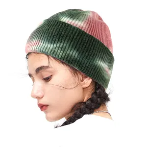 Topi Beanie ikat celup, Set dua potong dengan sarung tangan pelindung telinga hangat